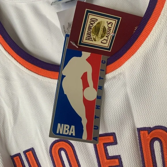 Dan Majerle
signed Phoenix Suns Reebok
Authentic jersey, size 52. - Picture 4 of 11